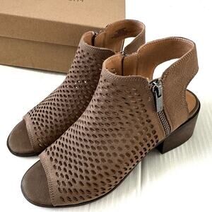 🆕 Lucky Brand Nelwyna brown peep toe perforated design booties size 6
